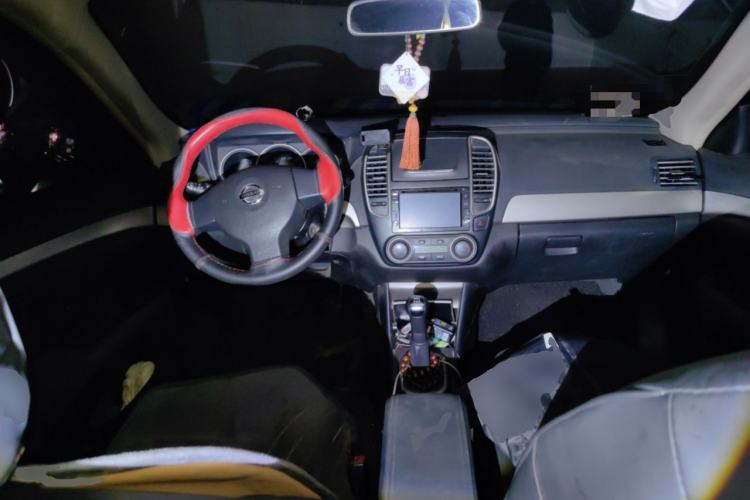 Used Nissan Sylphy 2012 Classic 1.6XE Manual Comfort Edition Center Console