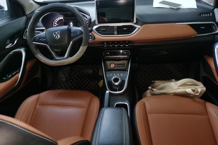 Used Baojun 510 2017 1.5L Automatic Luxury Model Center Console