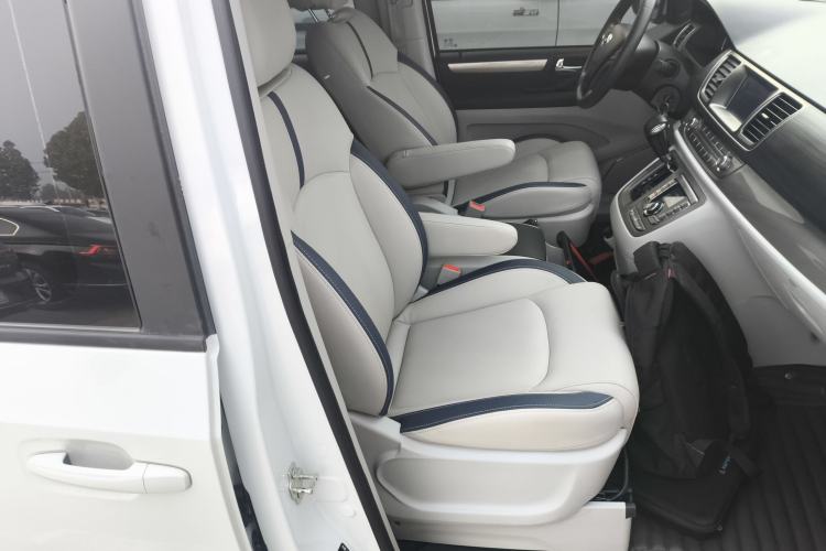 Used SAIC MAXUS G10 2021 2.0T Automatic Elite Edition Gasoline 7-Seater Right Front Seat