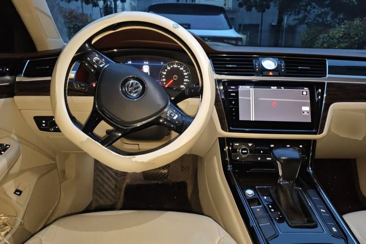 Used Volkswagen Phideon 2016 380TSI Two-Wheel-Drive Luxury Edition