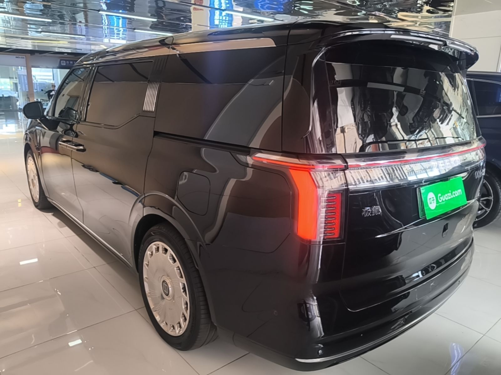 Zeekr 009 2024 GAC Trumpchi — снимка 4