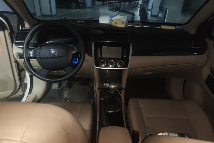 Used Zotye Z300 2016 New Vision 1.5L Manual Entry-Level Model Center Console
