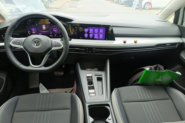 Used Volkswagen Golf 2021 280TSI DSG Pro First Edition Center Console