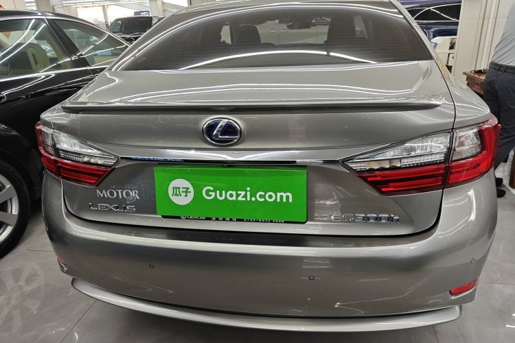 Used Lexus ES 2015 300h Comfort Edition
