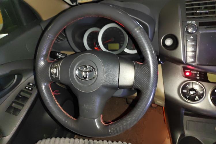 Used Toyota RAV4 2012 Luxurious Edition 2.0L Automatic All-Wheel Drive