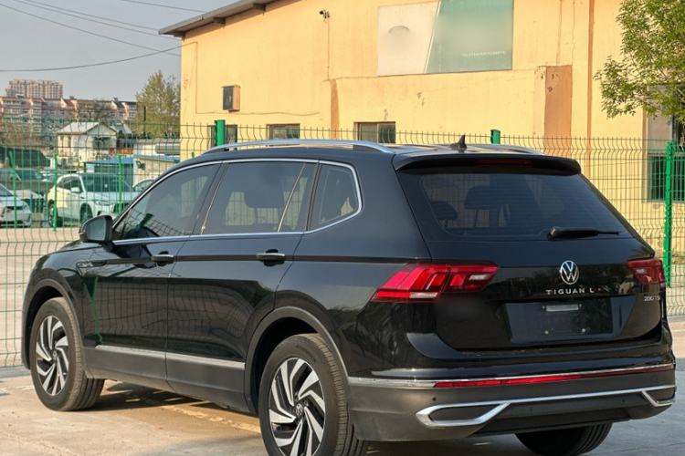 Used Volkswagen Tiguan L 2023 280TSI Automatic Two-Wheel Drive Trendy Innovation Limited Edition Exterior 3