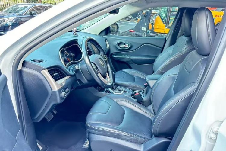 Used Jeep Cherokee 2016 2.0L Superior Edition