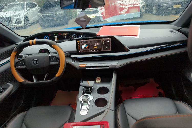 Used CHANGAN UNI-V 2022 1.5T Prestige Version
