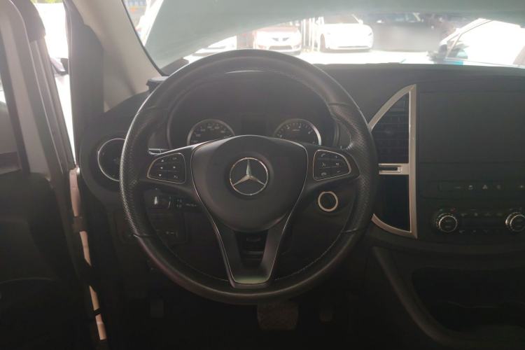 Used Mercedes-Benz Vito 2023 2.0T Business Version 7 Seats Steering Wheel