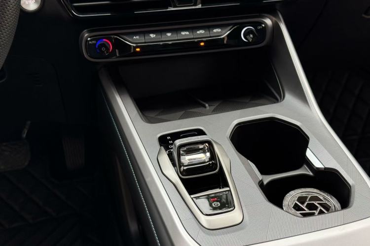 Used GAC Trumpchi GS3 2025 Shadow Speed 270T Enjoyment Edition Soaring to New Heights Interior 5