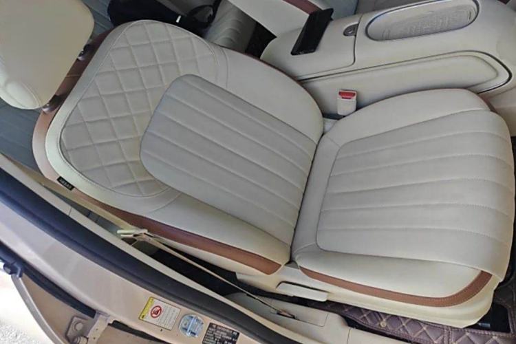 Used ORA Good Cat 2023 401 km Standard Range Luxury Version Lithium Iron Phosphate
