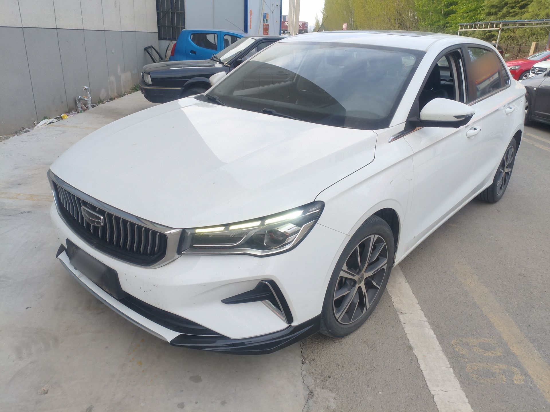 تحت مقدمة السيارة