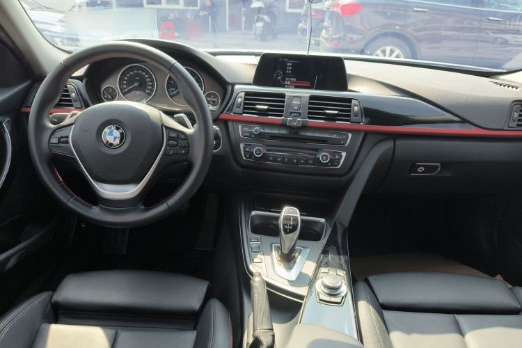 Used BMW 3 Series 2015 320i Sport Design Package
