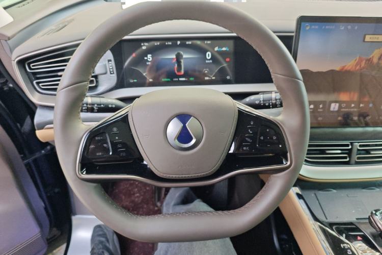 Used Denza D9 2023 DM-i 945 Business Edition
