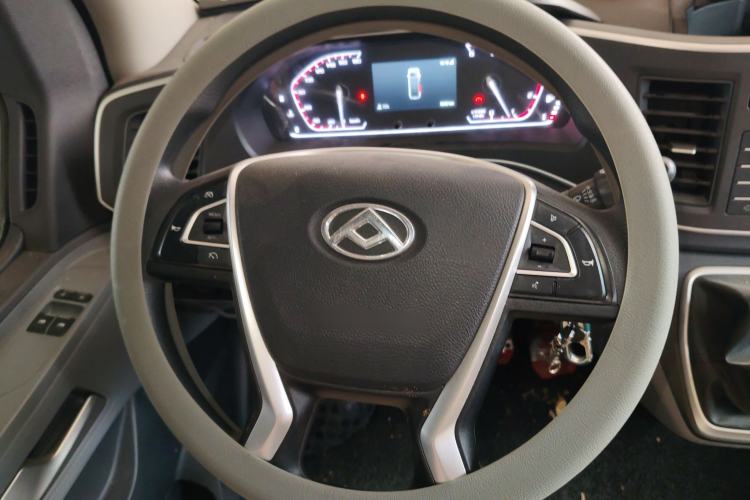 Used SAIC MAXUS Xintu V80 2024 Aotuntong 6MT Short-Wheelbase Ultra-Low Roof 127 Ps 5-Seater