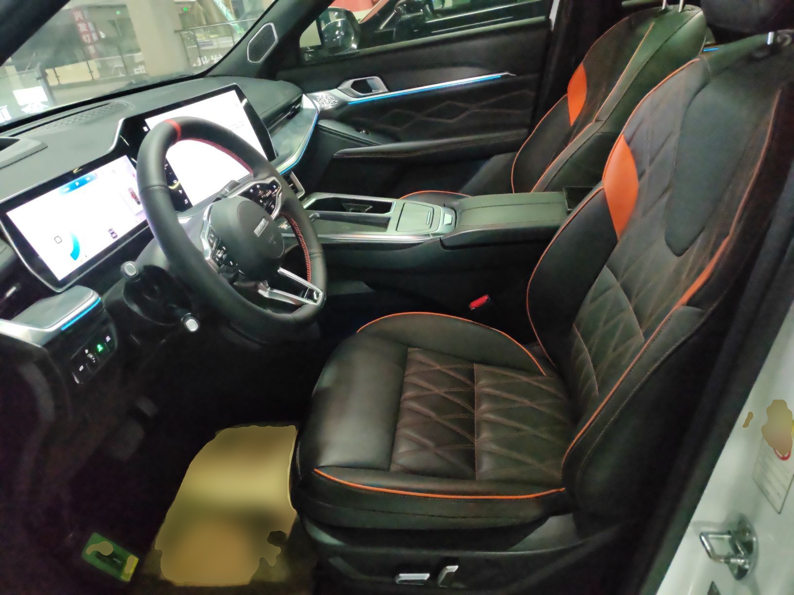 المقاعد الأمامية داخل السيارة