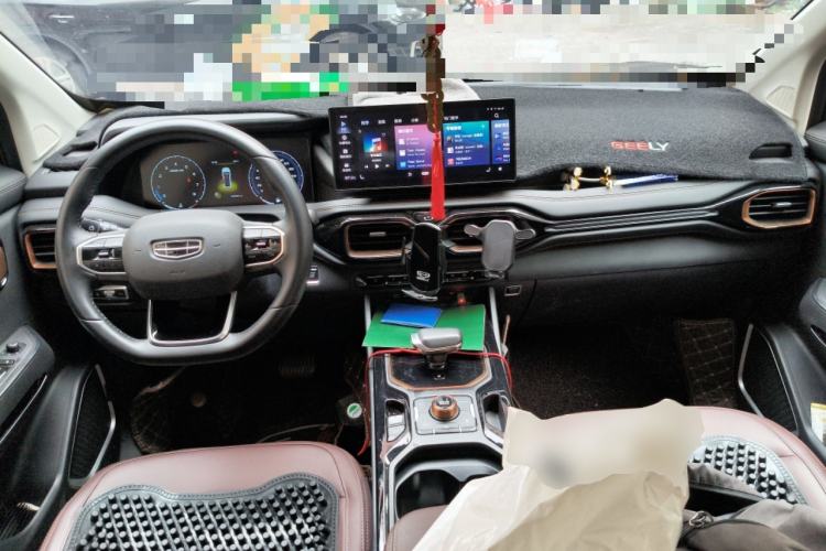 Used Geely Auto Haoyue 2022 1.8TD DCT Black Gold Limited Edition 7-Seater Center Console