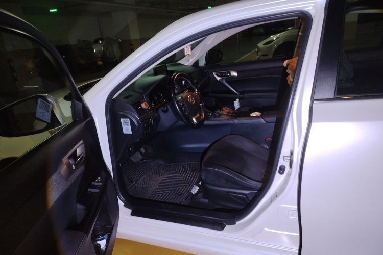 Used Lexus CT 2014 CT200h Comfort Edition Two-Tone
