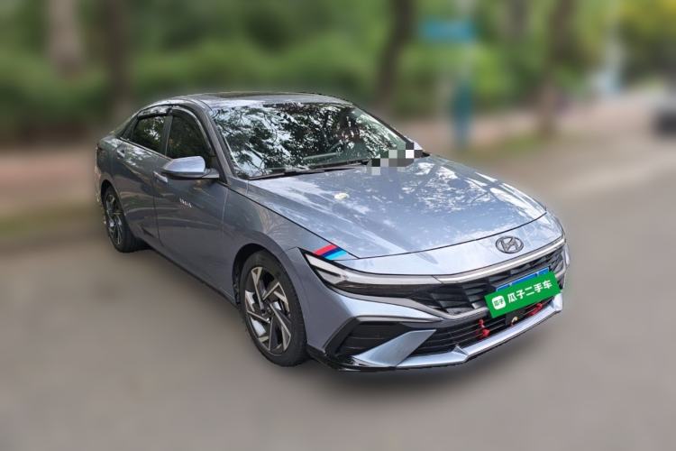 Used Hyundai Elantra 2023 1.5L CVT LUX Prestige Edition Front Right 45 Deg