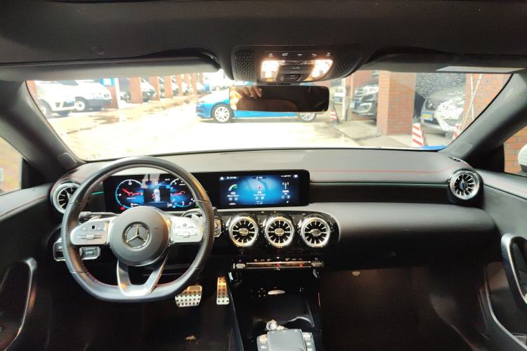 Used Mercedes-Benz CLA 2022 Refreshed CLA 200 Shooting Brake Center Console