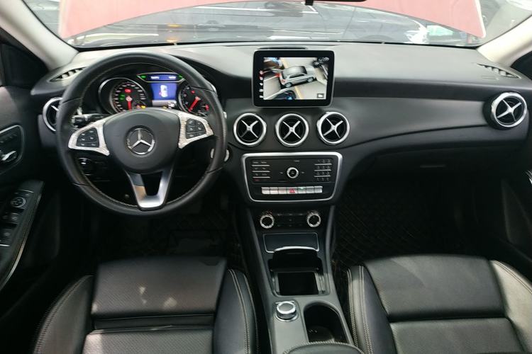 Used Mercedes-Benz GLA 2018 GLA 200 Sport Edition Center Console