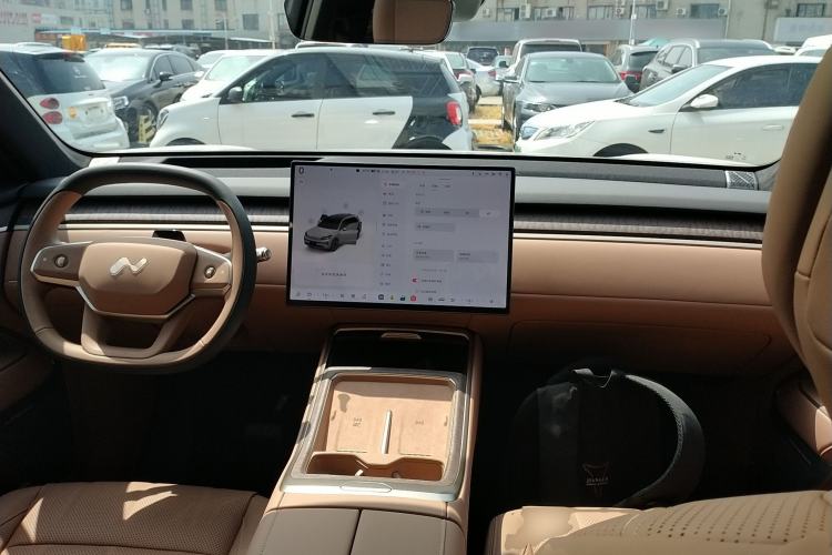 Used ONVO Luxeed L90 2025 Model—Ultra Six-Seater Version Center Console