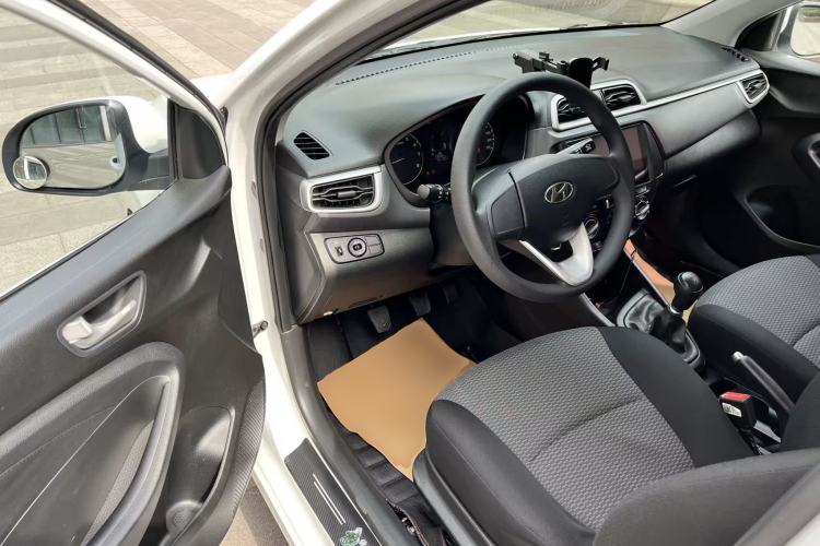 Used Hyundai Verna (older generation) 2017 1.4L Manual Refreshed Version China V Standard Driver Seat