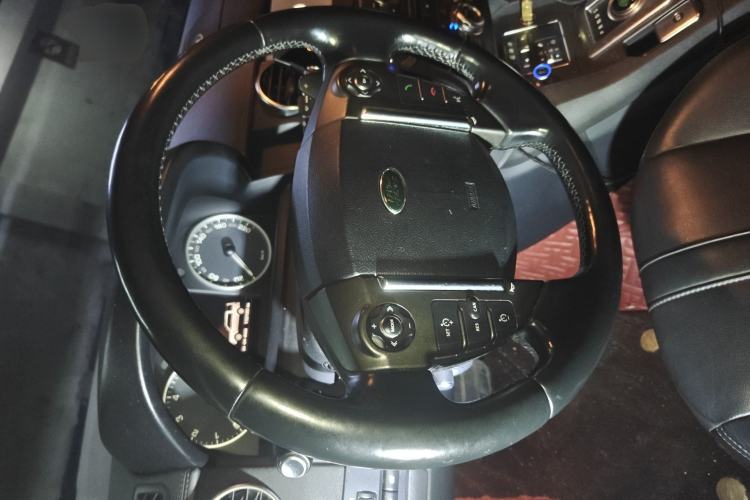 Used Land Rover Discovery 2016 3.0 SC Obsidian Black Heritage Edition HSE Steering Wheel