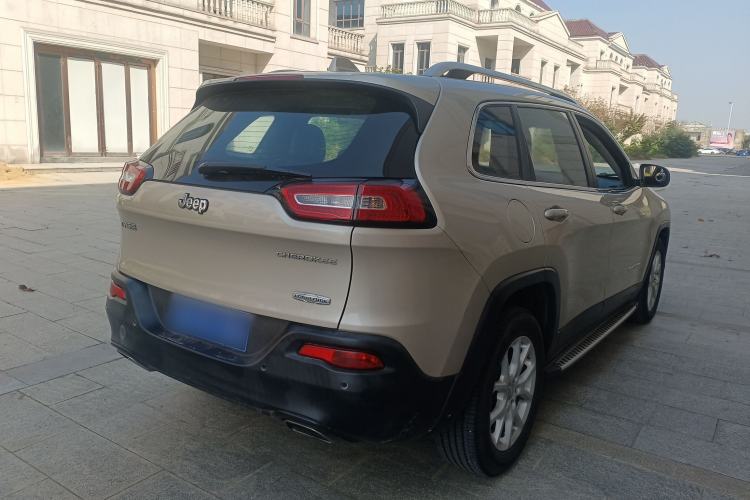 Used Jeep Cherokee 2016 2.4L Leading Edition
