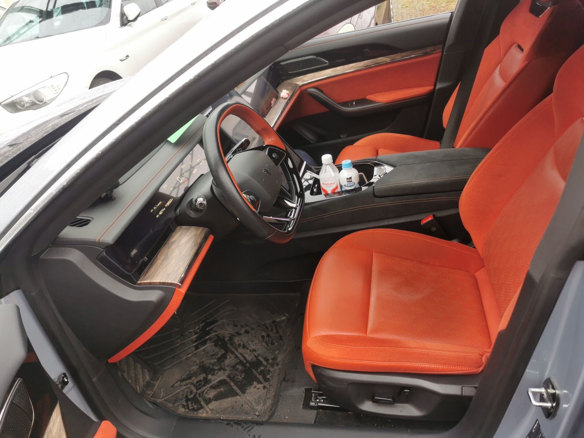 Переднее сиденье в автомобиле