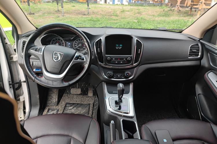 Used Baojun 560 2016 1.8L iAMT Luxury Model Center Console