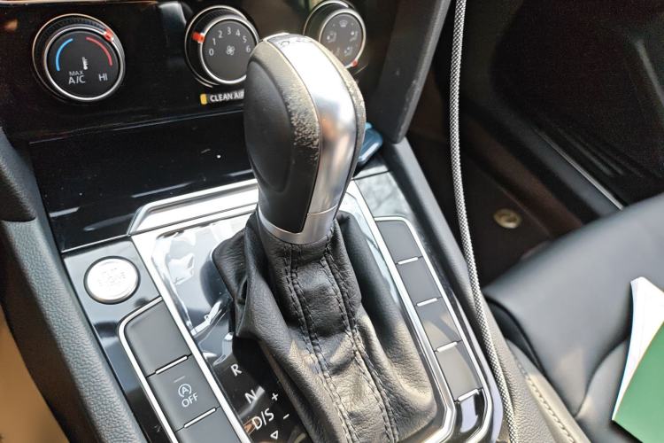 Used Volkswagen Magotan 2023 2 Million Units Limited-Edition 280TSI DSG Comfort Version Gear Lever