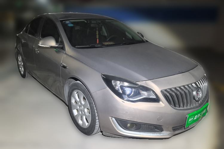 Used Buick Regal 2015 1.6T Leading Technology Model Front Right 45 Deg