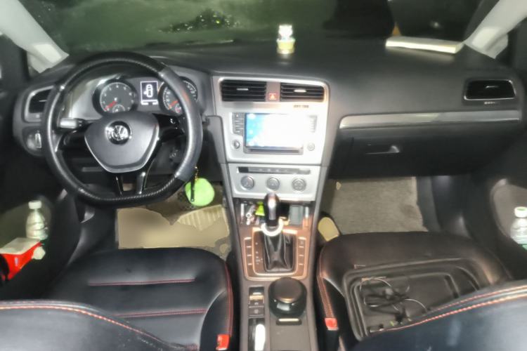 Used Volkswagen Golf 2014 1.6L Automatic Comfort Model Center Console