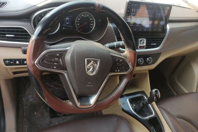 Used Baojun 730 2017 1.5T Manual Fashion Version 7 Seats China V Emission Standard Steering Wheel