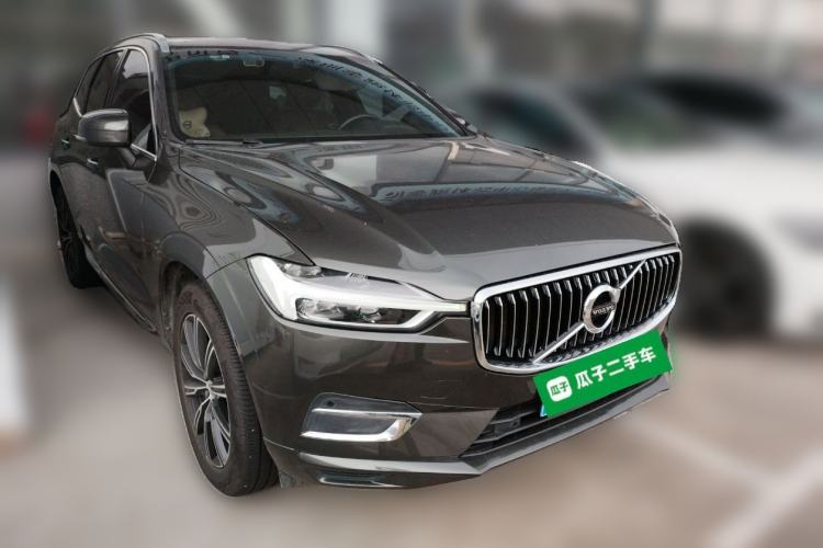Used Volvo XC60 2021 T5 4x4 Smart Luxury Edition Front Right 45 Deg