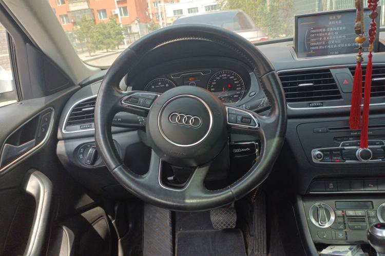 Used Audi Q3 2015 35 TFSI Comfort Model Steering Wheel