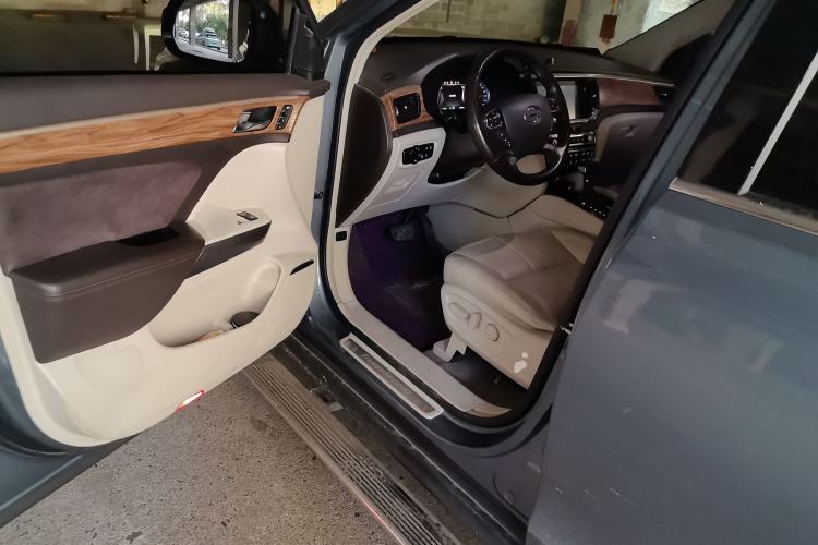 Used GAC Trumpchi GS8 2017 320T Two-Wheel Drive Prestige Version (7 Seats) Interior 3