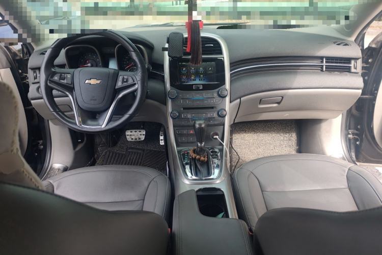 Used Chevrolet Malibu 2014 2.0L Automatic Luxury Edition Center Console