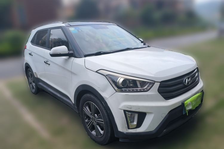 Used Hyundai ix25 2015 1.6L Automatic Two-Wheel-Drive Deluxe DLX Model Front Right 45 Deg