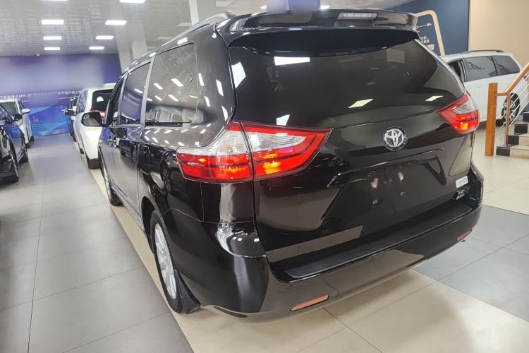 Used Toyota SIENNA 2017 3.5L Four-Wheel Drive LE Trim 7 Seats – U.S. Specification
