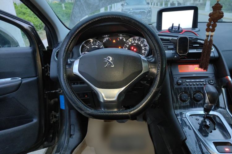 Used Peugeot 3008 2015 1.6THP Automatic Classic Edition Steering Wheel