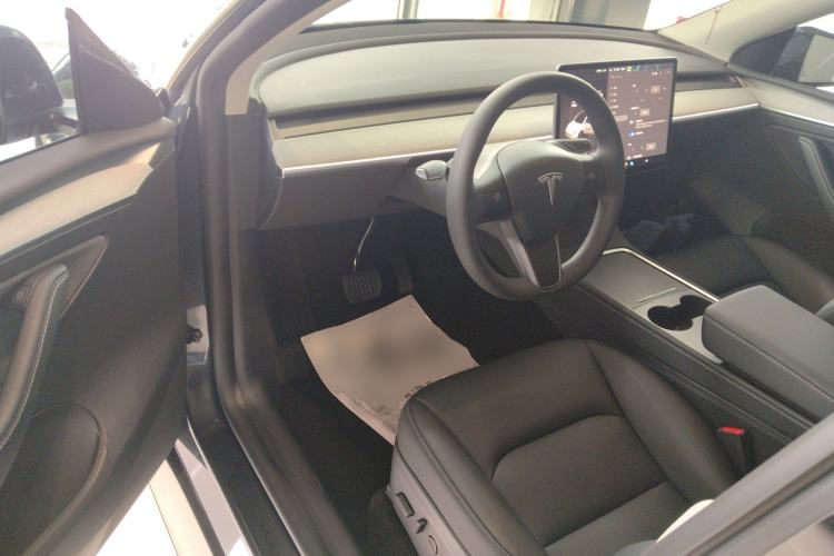 Used Tesla Model Y 2024 Long-Range All-Wheel-Drive Version
