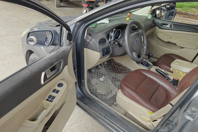 Used Ford Focus 2013 Sedan Classic 1.8L Manual Base Model Driver Seat