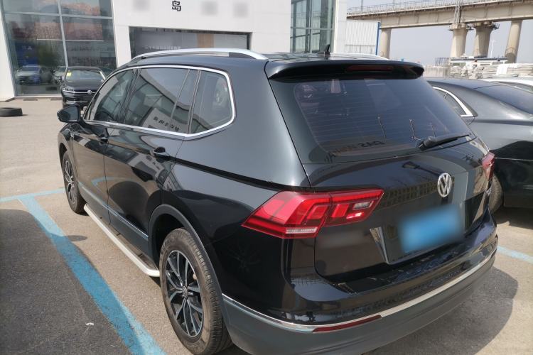 Used Volkswagen Tiguan L 2017 330TSI Automatic Two-Wheel Drive Luxury Edition Exterior 2