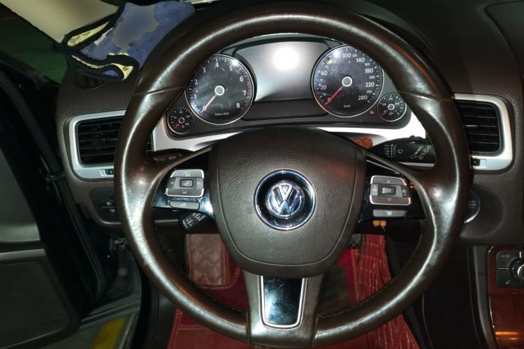 Used Volkswagen Touareg 2011 3.0 TSI Standard Version Steering Wheel
