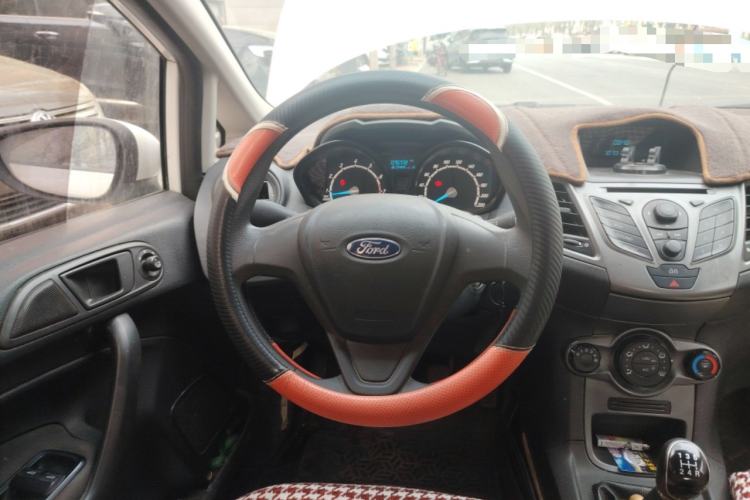 Used Ford Fiesta 2013 Hatchback 1.5L Manual Fashion Edition
