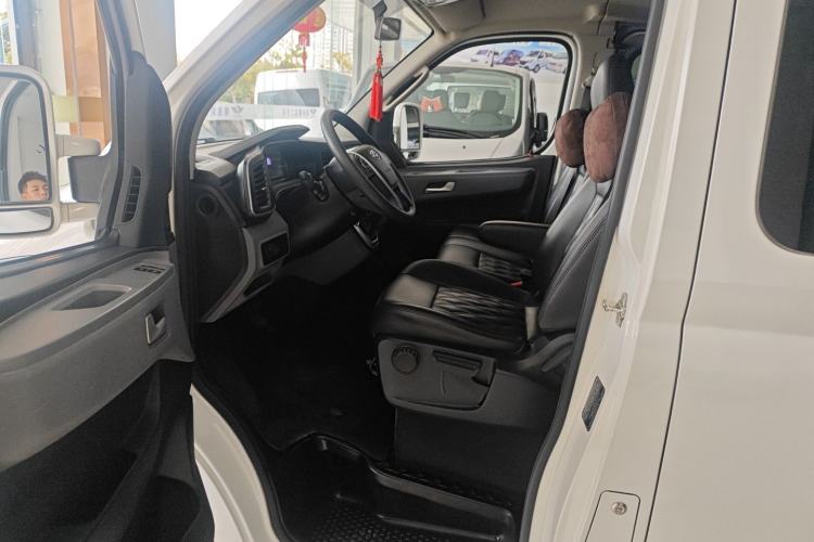 Used SAIC MAXUS Xintu V80 2021 2.0T PLUS AMT City Edition Short Wheelbase Ultra-Low Roof—7/8/9-Seater
