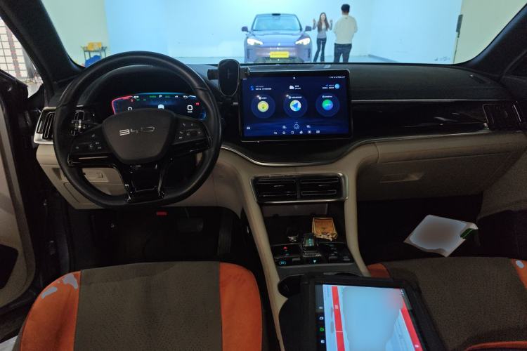 Used BYD Song PLUS New Energy 2024 Honor Edition EV 520km Luxury Model Center Console