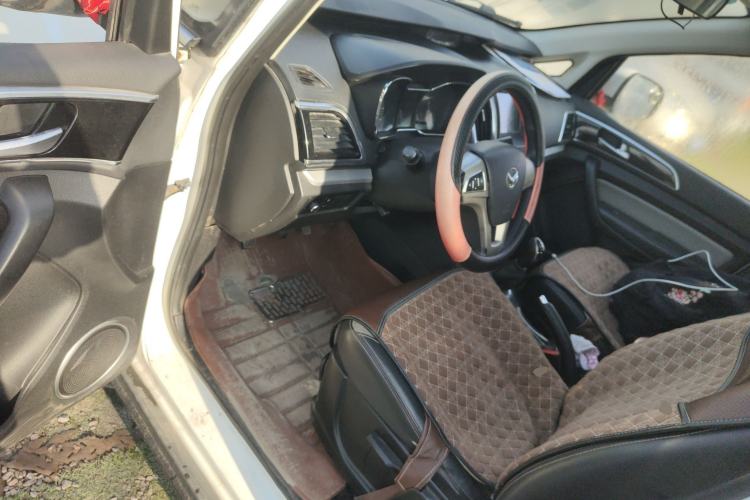 Used HYOSOW H3 2015 1.5L manual luxury version
